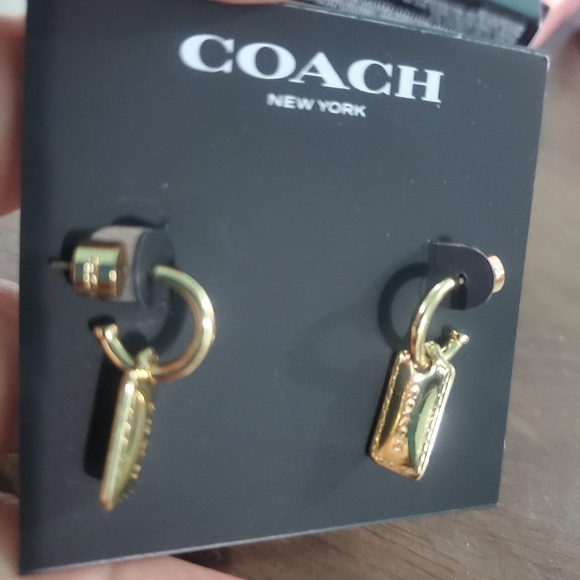 COACH Womens Gold-Tone Signature Stitched Hangtag Charm Huggies. NWT - Picture 4 of 7
